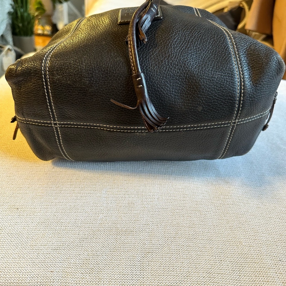 Dooney & Bourke leather brown bucket bag. Pre-loved - Picture 4 of 12
